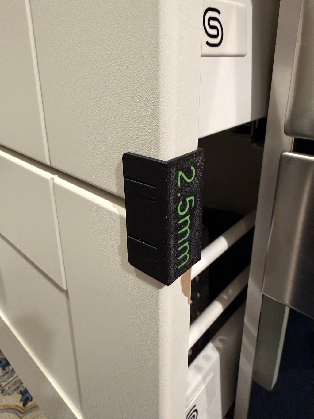 Drawer face spacers 3d printed millimetres jig V3